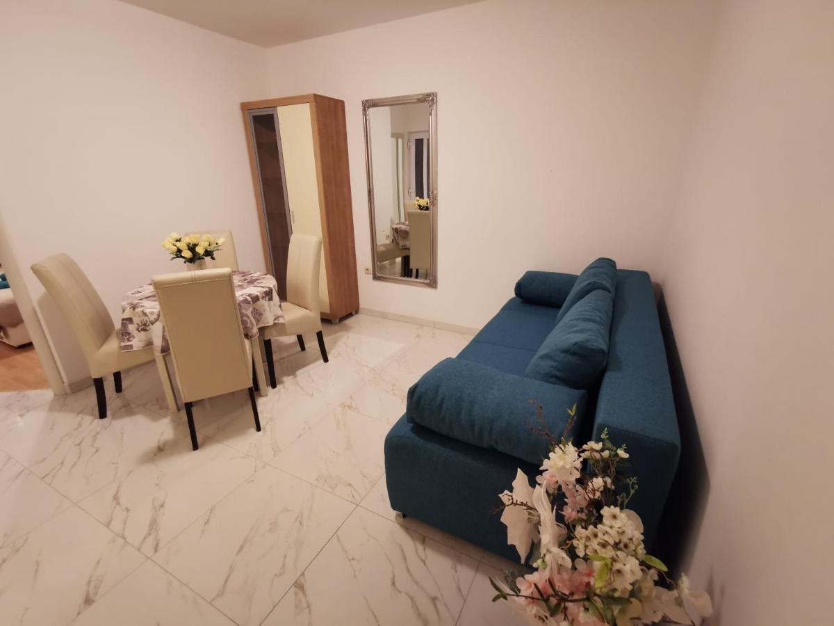 Apartments Lea With Pool Malinska Exterior foto