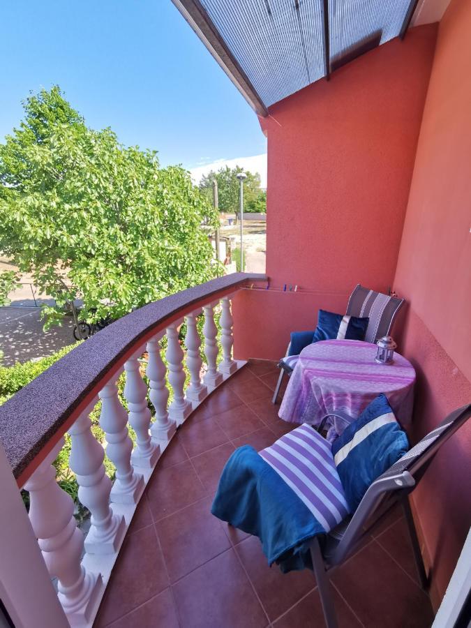 Apartments Lea With Pool Malinska Exterior foto